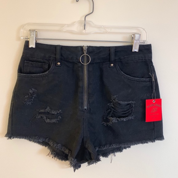 NWT Black Cuttoff distressed denim shorts!! - Picture 5 of 6